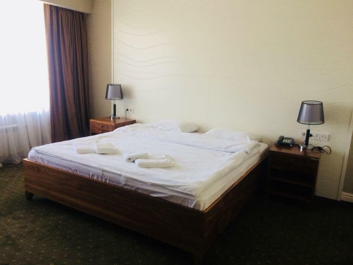 The Square Hotel Astana Bagian luar foto