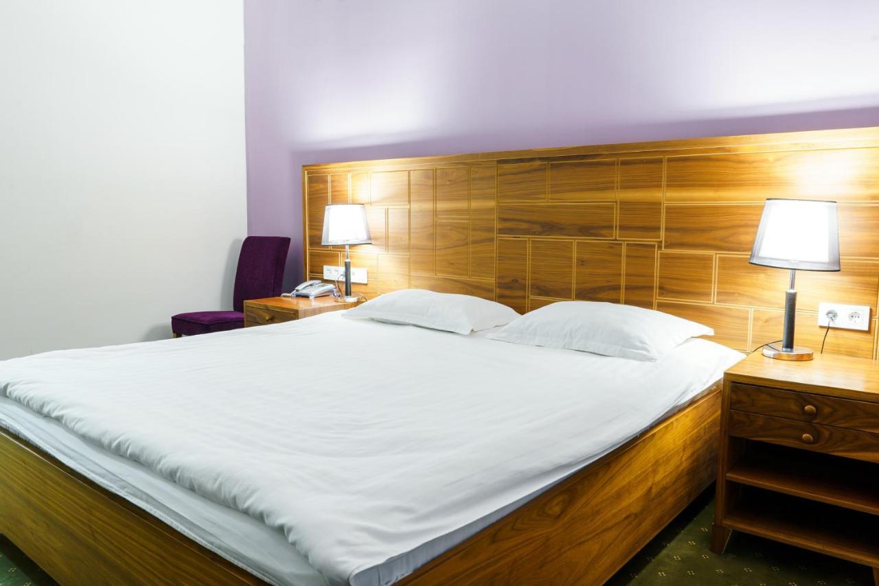 The Square Hotel Astana Bagian luar foto
