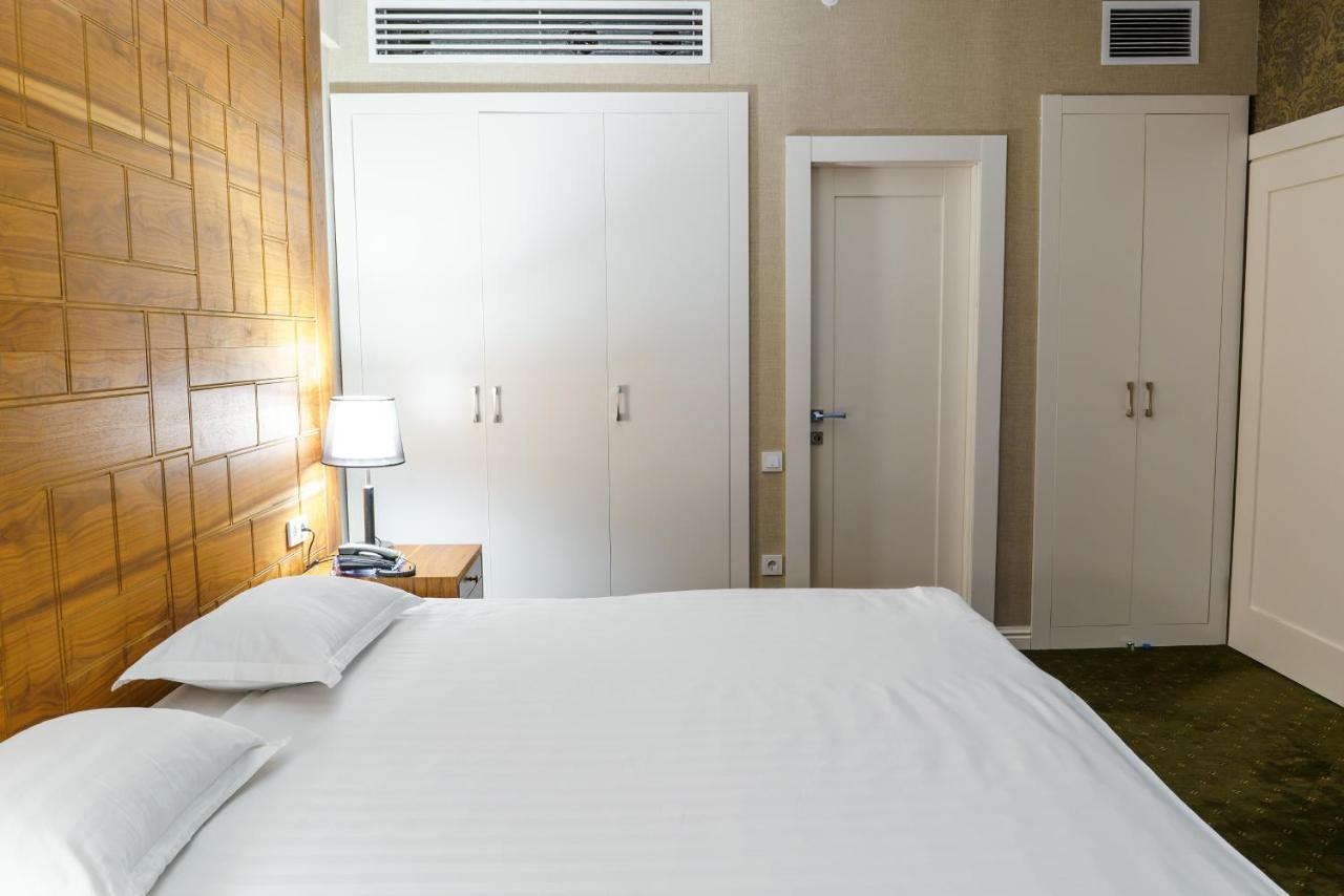 The Square Hotel Astana Bagian luar foto