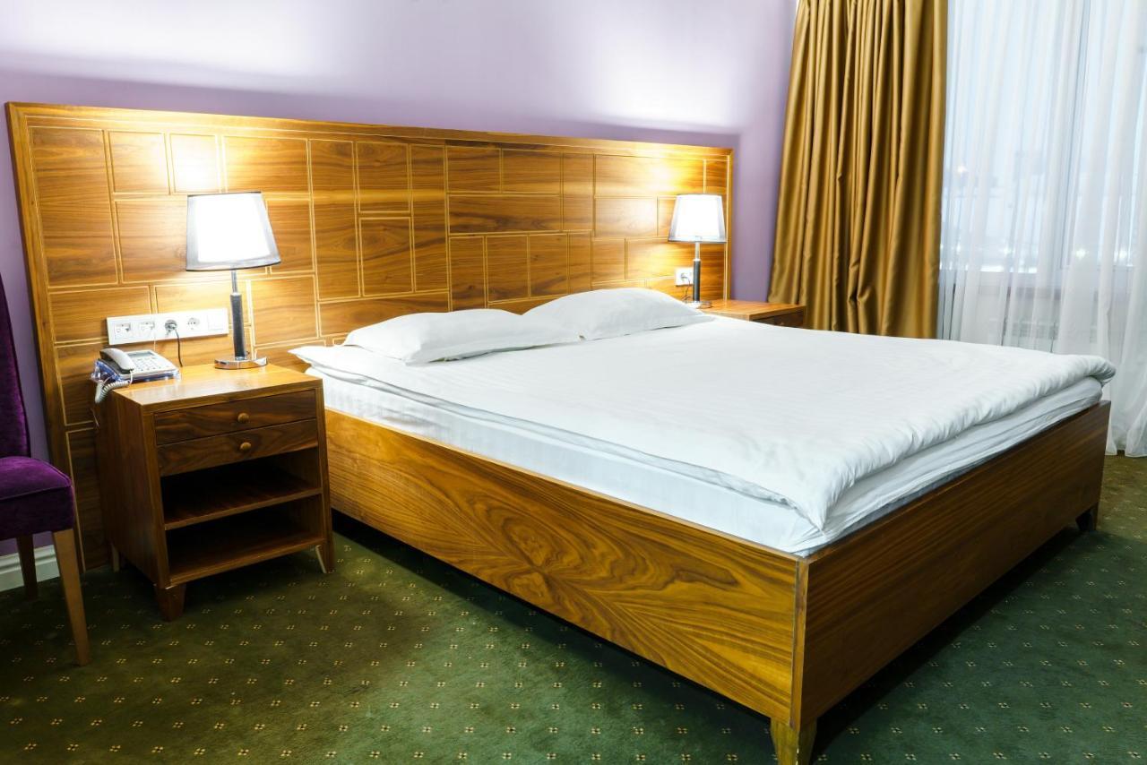 The Square Hotel Astana Bagian luar foto